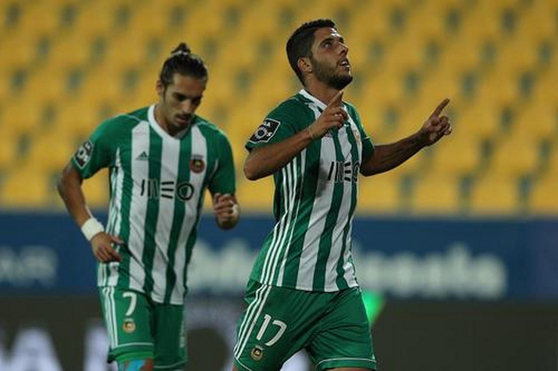 维拉别墅大比分领先，确保胜局