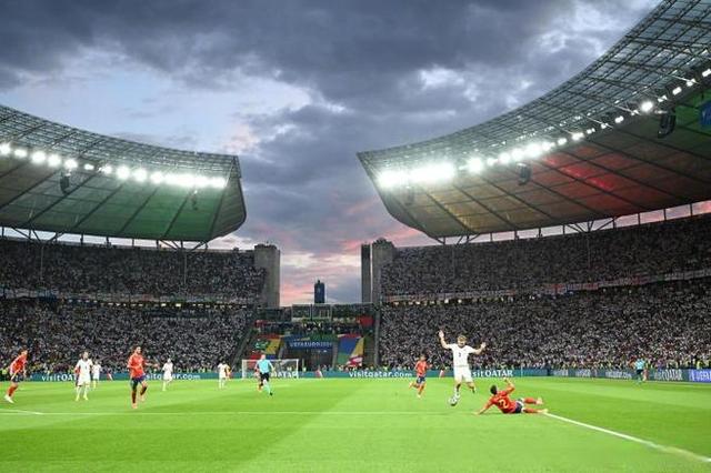 瑞典队经过激烈对抗获得一场胜利