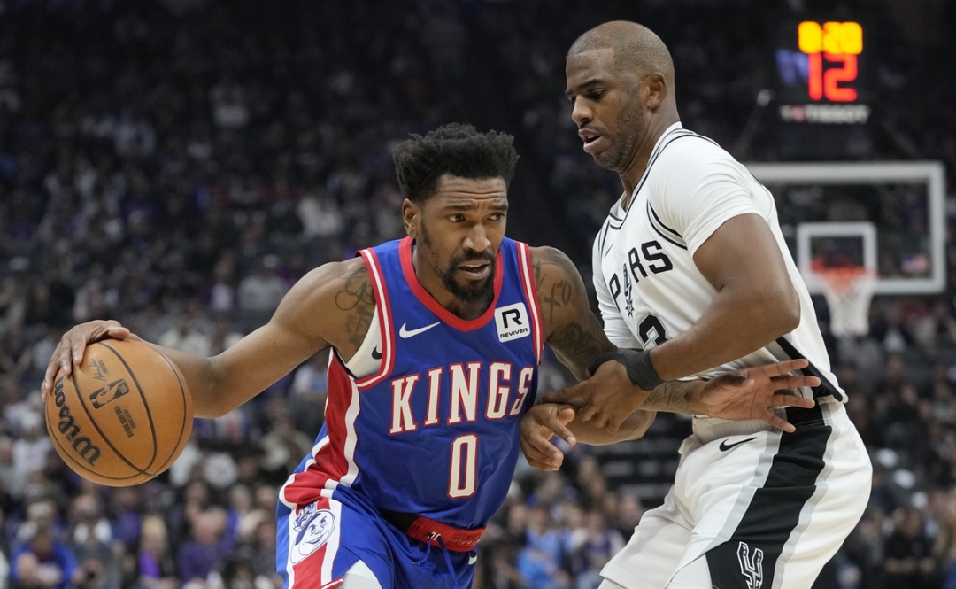 马刺完胜凯尔特人B队，利拉德送出助攻