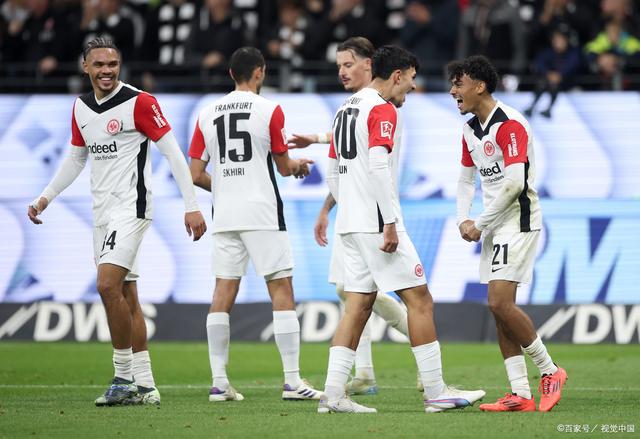 关于法兰克福战平对手，保持不败状态的信息